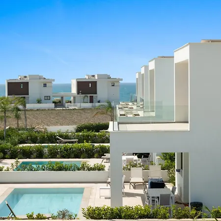 Serenity Waves 26 וילה לרנקה