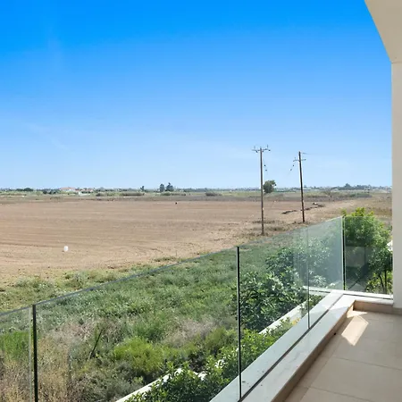 Serenity Waves 26 * Larnaca