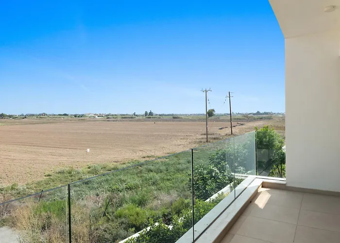 Serenity Waves 26 * Larnaca